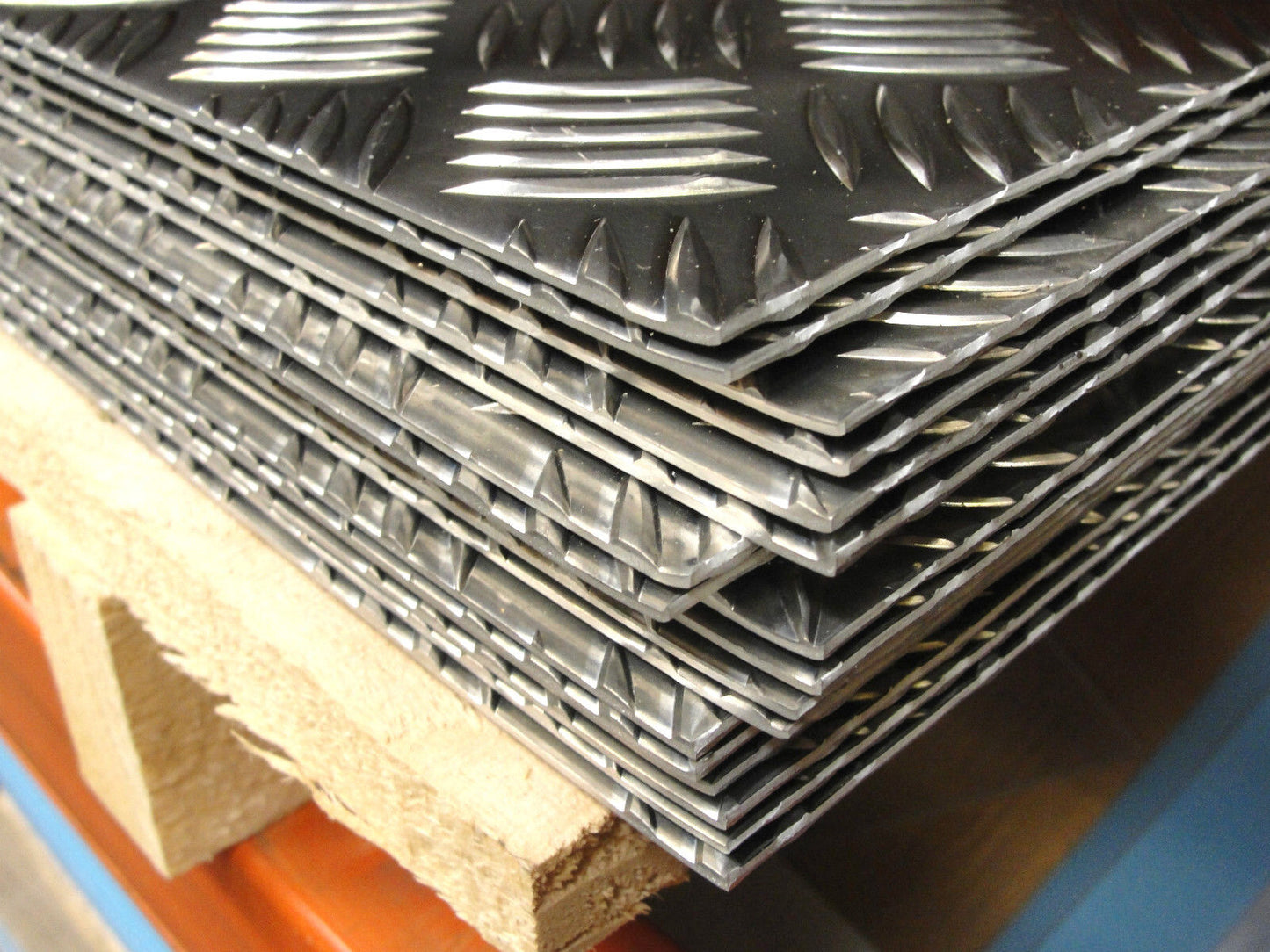 Chequered Aluminium - Full Sheets 8'x4' and 2m x 1m