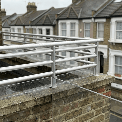 Lightweight aluminium round tube for handrails and frames