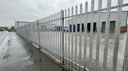Palisade fencing how-to-measure diagram with post-counting guide