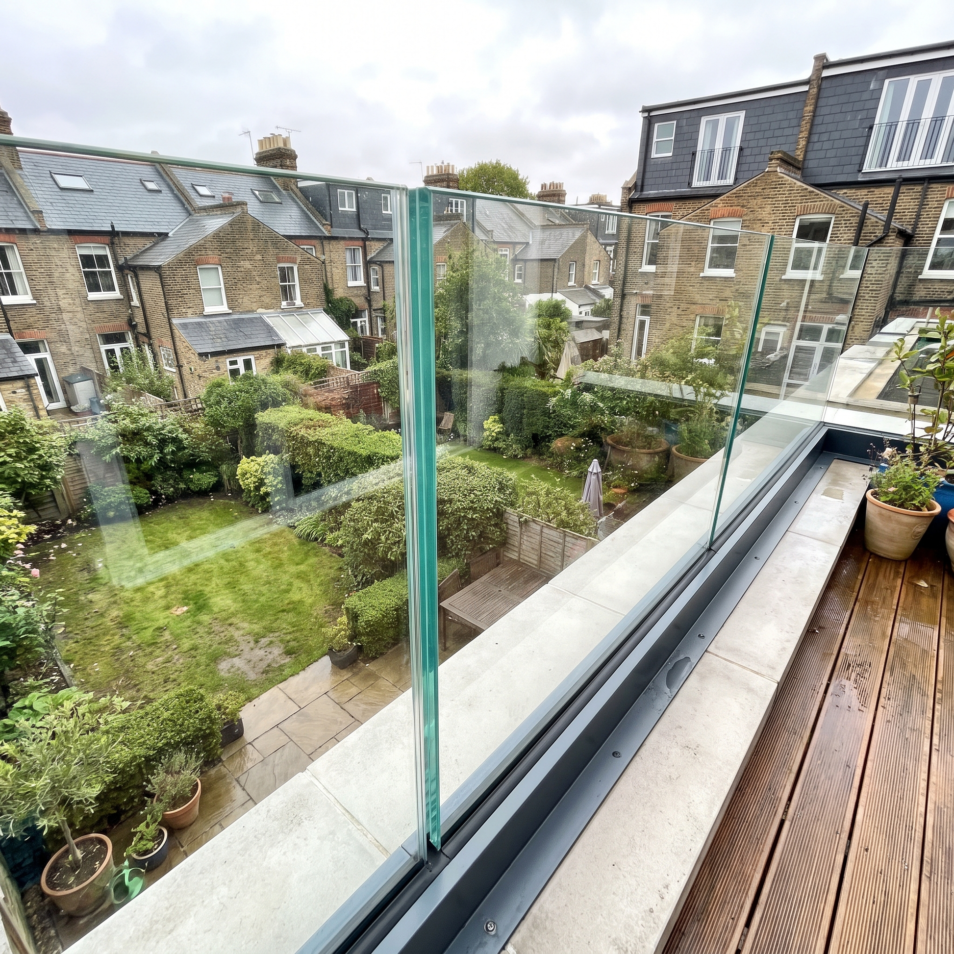 21.5mm heavy-duty toughened laminated glass balustrade on a UK balcony