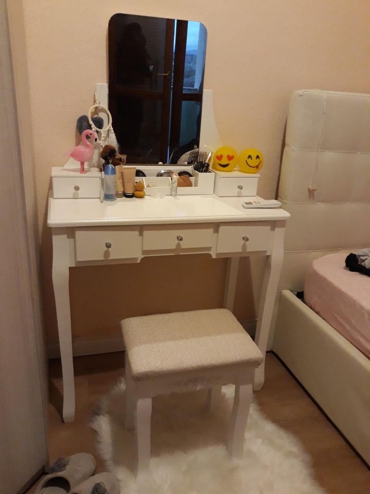 Makeup vanity with on sale mirror and drawers